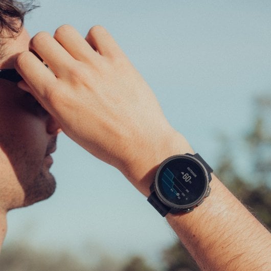 Montre intelligente verticale Suunto tout noir