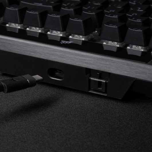 Corsair K70 PRO RGB Tastiera da gioco meccanica Switch ottico-meccanico Corsair OPX Nera