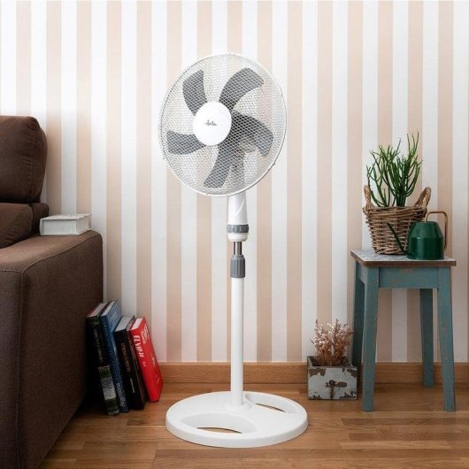 Ventoinha de Pé Jata JVVP3050 50W 43cm 3 Velocidades Cabeça Inclinável Oscilação