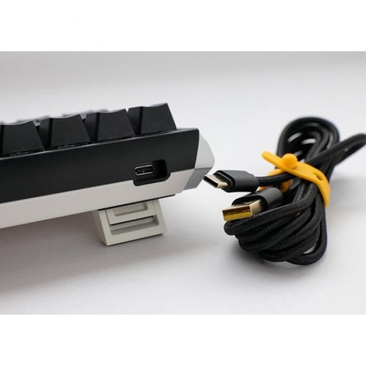 Ducky ONE 3 Classic Mini 60% Hot-swappable MX-Red RGB PBT Teclado Mecánico