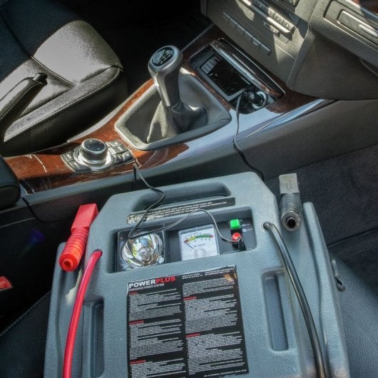 Powerplus POWE80090 Arrancador 4-en-1 con 3 Accesorios