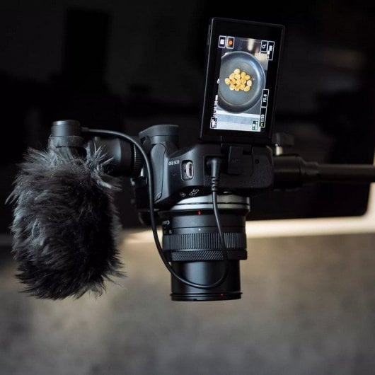 Canon EOS R50 24.2MP WiFi Preto + Kit para Vloggers