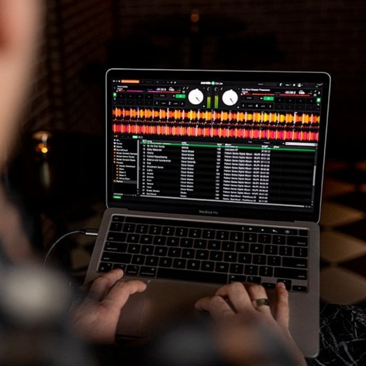 Hercules DJControl Inpulse T7 Controladora DJ