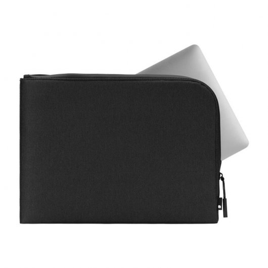 Custodia Incase Facet Sleeve in tessuto riciclato nero per MacBook Pro 15"-16"