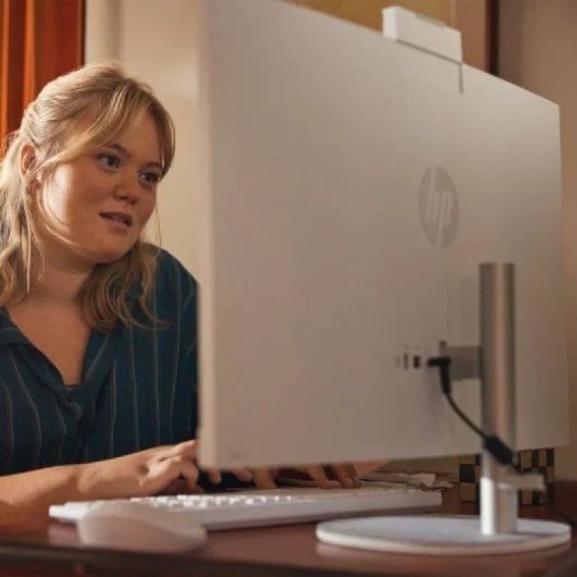 HP All-in-One 24-cr0017ns Intel Core i3-1315U/8GB/512GB SSD/23.8" Táctil