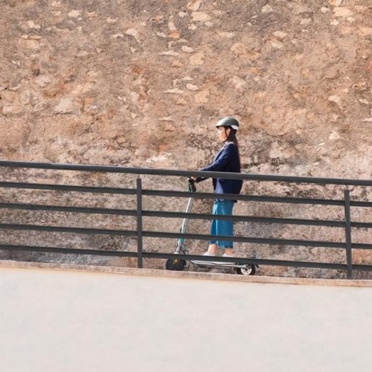 Cecotec Bongo Serie D20 Patinete Eléctrico 8.5" 250W Negro