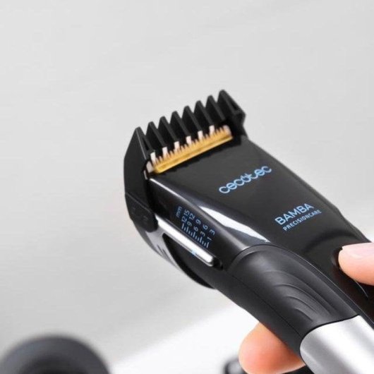 Máquina de Cortar Cabelo Profissional Cecotec Bamba PrecisionCare Titan Sem Fios 90min 30 Comprimentos 3 Pentes