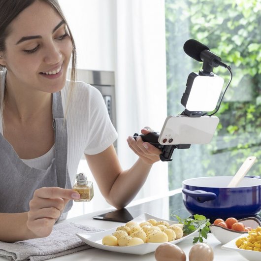 InnovaGoods Kit Vlogging com Luz Microfone e Comando Plodni