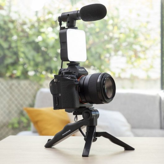 InnovaGoods Kit Vlogging com Luz Microfone e Comando Plodni