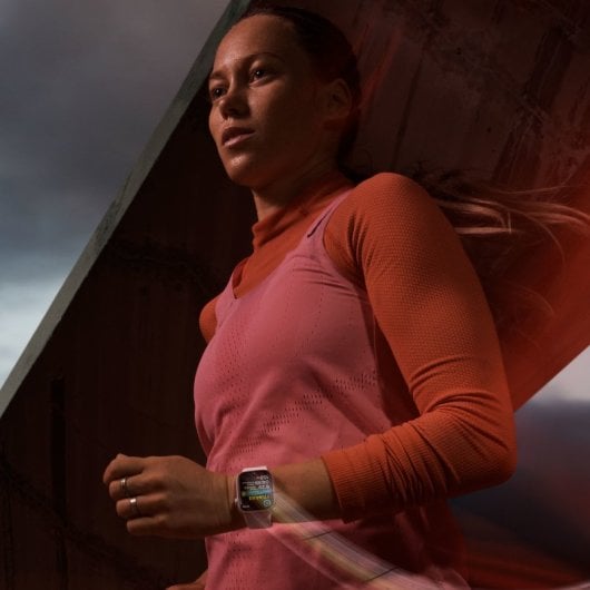 Apple Watch Series 9 GPS + Cellular 45mm Oro Caja de Acero Inoxidable con Correa Deportiva Arcilla M/L