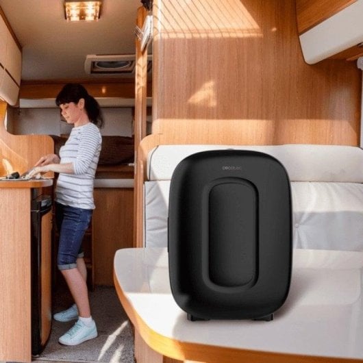 Frigorifero portatile Cecotec Bolero MiniCooling 4L Bora 12V 220V Nero capacità 4 litri