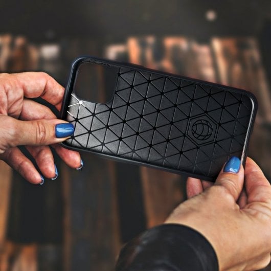 Capa de carbono preta legal para iPhone 15 Plus