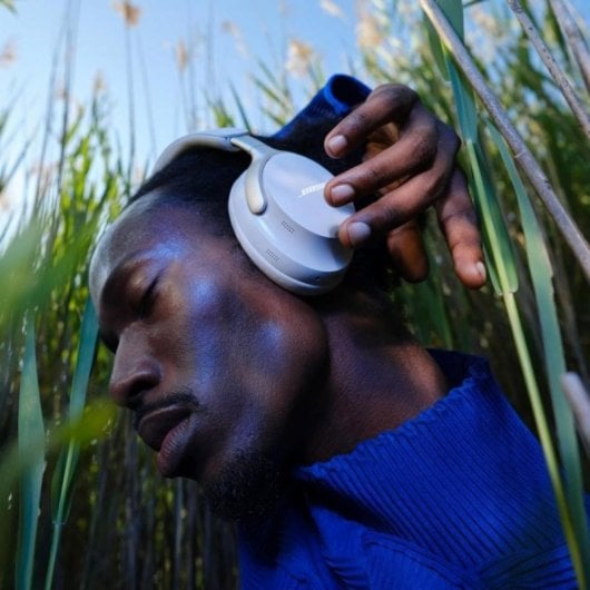 Casque Bose QuietComfort Ultra sans fil à réduction de bruit blanc