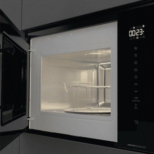 Microondas Hisense BIM325GI63DBG 25L 900W com Grill e Programas Automáticos