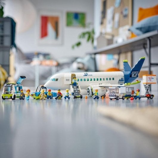 Set de juguetes de construcción LEGO® City 60367 Avión de Pasajeros (930 piezas)