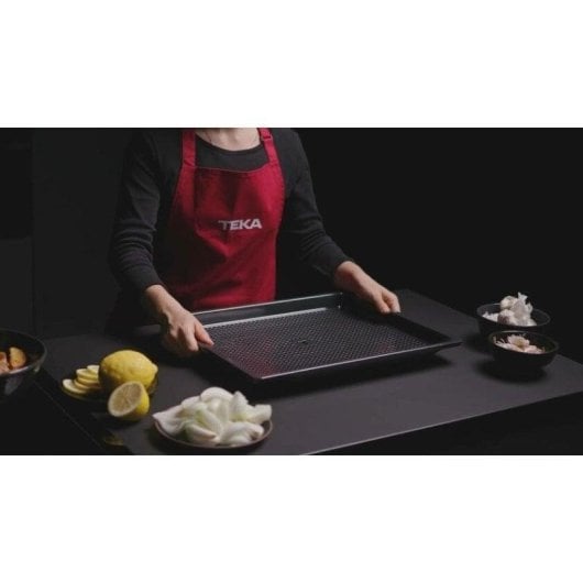 Horno elétrico Teka AirFry HLB 8416 70L Preto com função AirFry e limpeza HydroClean