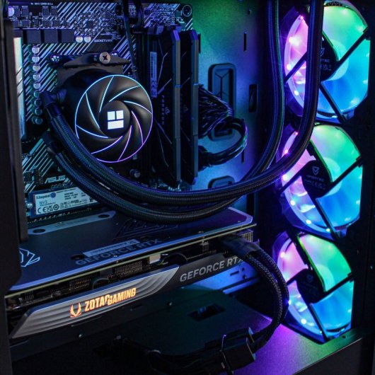 PCM Bentley AMD Ryzen 7 7700X/32GB/1TB SSD/RTX 4070 Super