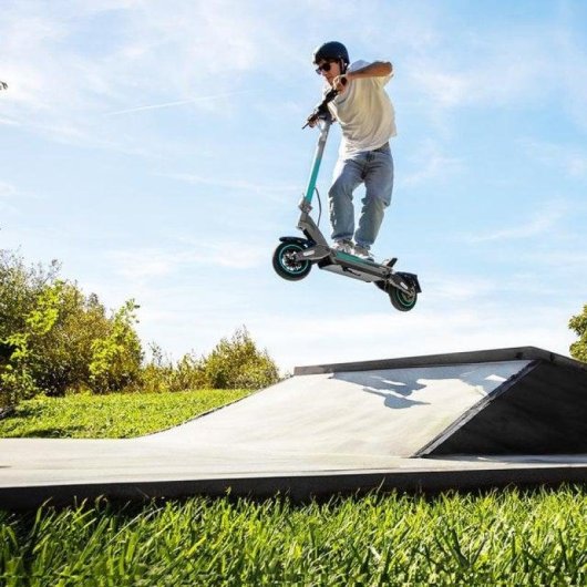 Patinete eléctrico Cecotec Bongo Serie Y45 350W Autonomía 45km Ruedas 10" Doble suspensión Verde