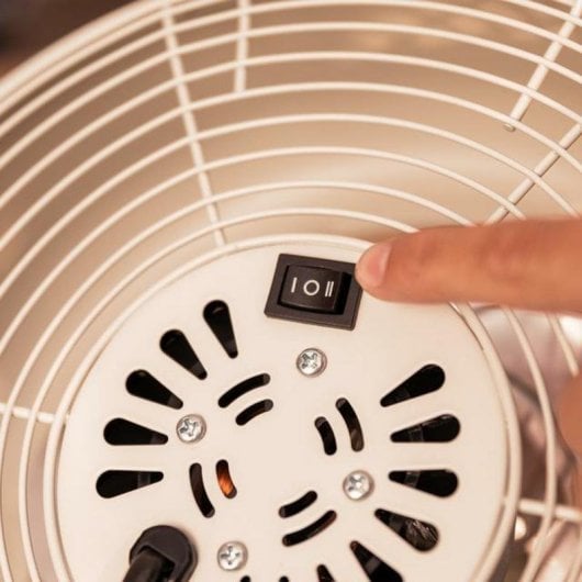 Ventilador Cecotec EnergySilence 250 ClassicStyle 25W Base Estável Inclinável Beige