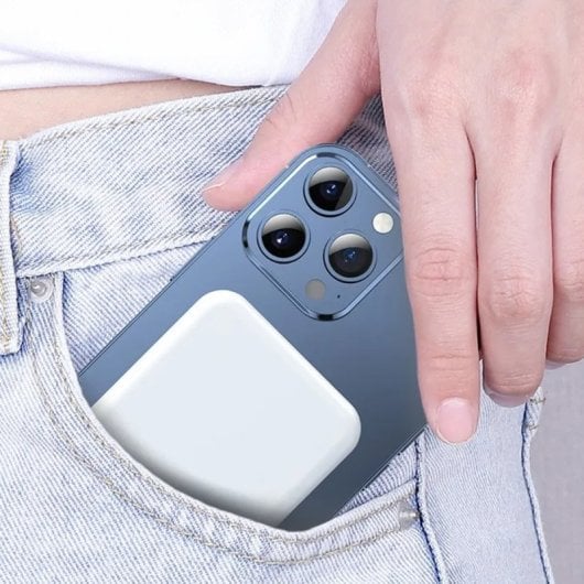 Klack Bateria Externa Magnética 10.000mAh 15W com Qi e Magsafe Branca