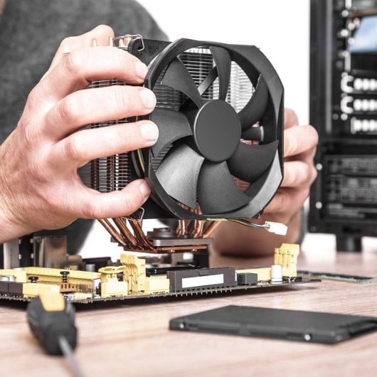 Te ayudamos a montar tu disipador de CPU en remoto