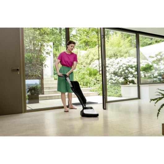 Kärcher FP 303 Aspiradora y Enceradora de Suelos 600W 4L
