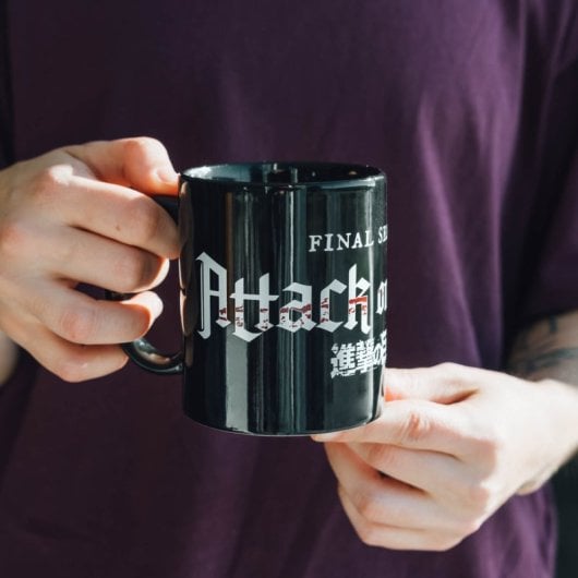 Erik Editores Taza Attack On Titan - Logo