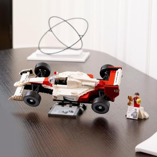 Icone Lego McLaren MP4/4 e Ayrton Senna