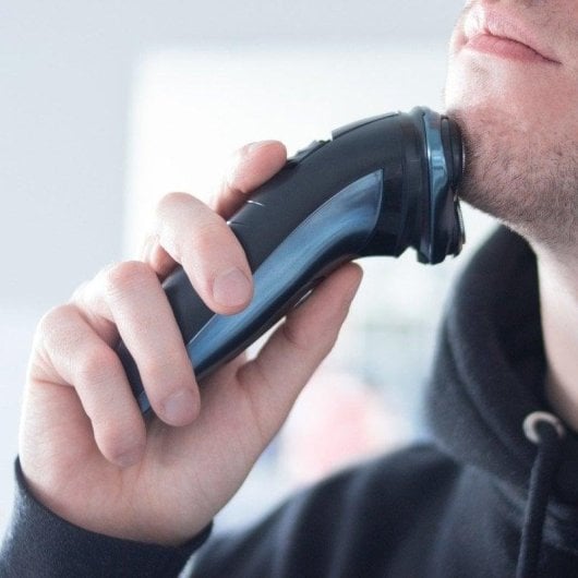 Ufesa AR3050 Afeitadora de Rotación Negra/Azul