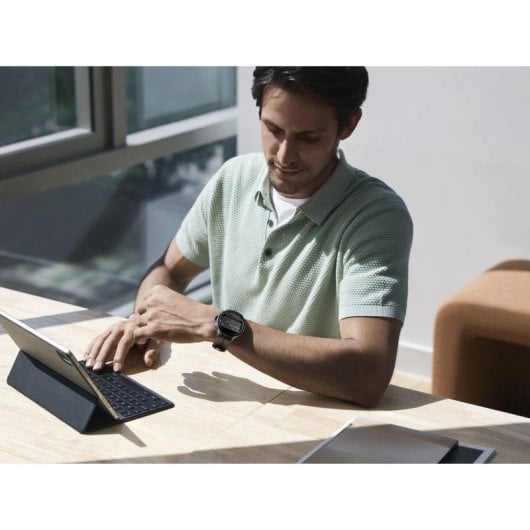 Montre intelligente Bluetooth Xiaomi Watch 2 Pro avec boîtier argenté et bracelet en cuir marron