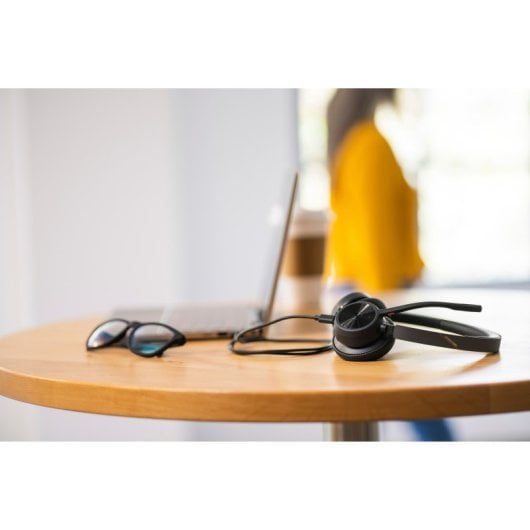 Casque sans fil Poly Voyager 4320 UC avec support (noir)