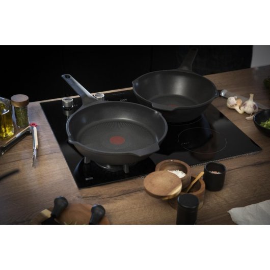 Tefal E24904 Runde Kasserolle 24 cm Schwarz Aluminiumguss Titanbeschichtung