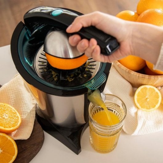 Spremiagrumi Essentialvita Hyden 600 con braccio in acciaio Cecotec