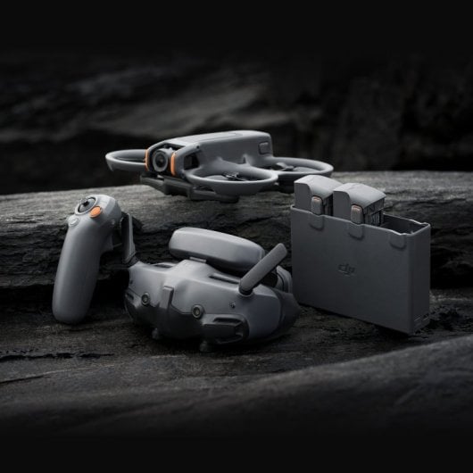 DJI Avata 2 Fly More Combo (3 Batterien) 4 Rotoren Quadrocopter 12 MP 3840 x 2880 Pixel 2150 mAh Schwarz