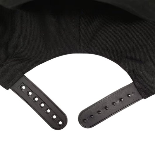 Klack Boné de Basebol LED com Painel Frontal Programável Bluetooth Preto