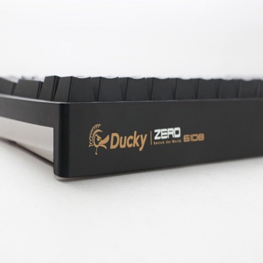 Ducky Zero 6108 100% Teclado Mecânico Blue Classic Black RGB (PT)