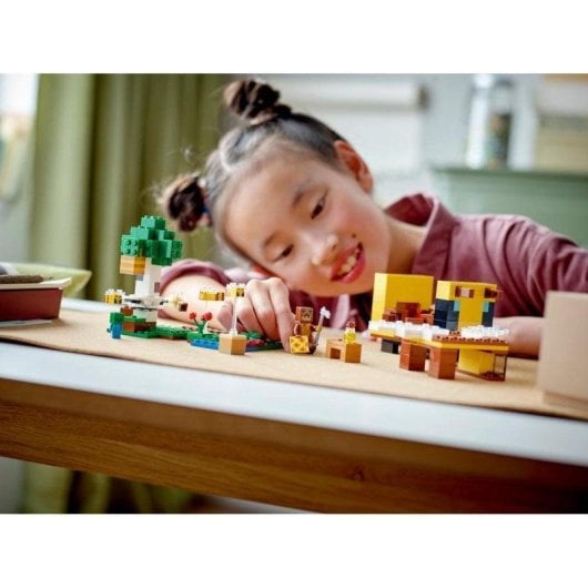 LEGO Minecraft La Cabaña-Abeja 21241 254 piezas