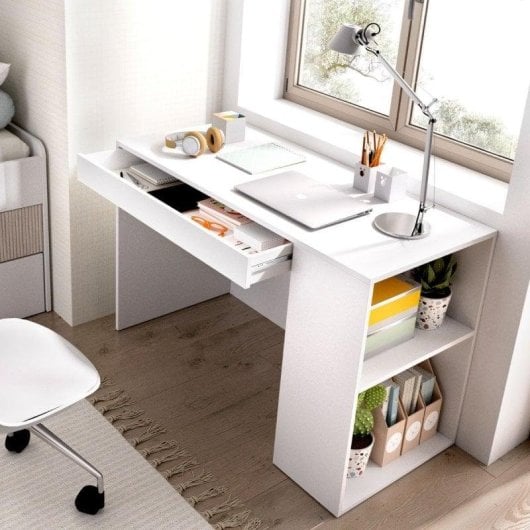Mesa de escritorio Dekit Teo blanca con cajón y estantes 115x50 cm