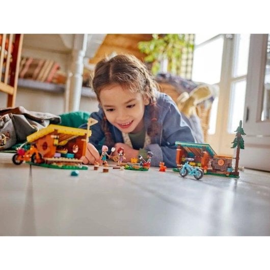 LEGO Friends Campamento de Aventura Cabañas Acogedoras 42624 437 pièces