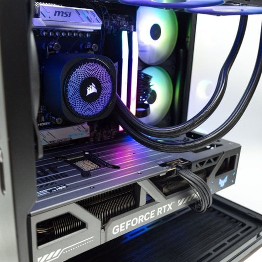 PcCom Ultimate Ryzen 7 9800X3D / 64GB / 4TB M.2 / RTX 5090 + Windows 11 Pro