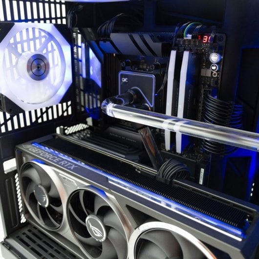 PcCom Custom Ryzen 7 9800X3D / 64GB / 4TB M.2 / RTX 5090 + Windows 11 Pro