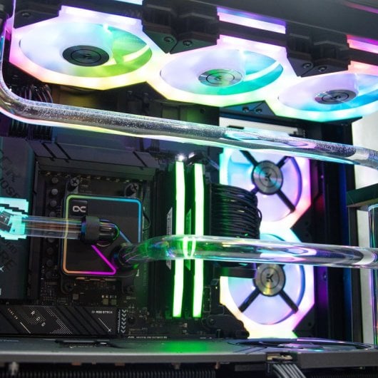 PcCom Custom Ryzen 7 9800X3D / 64GB / 2TB M.2 / RTX 5080 + Windows 11 Pro