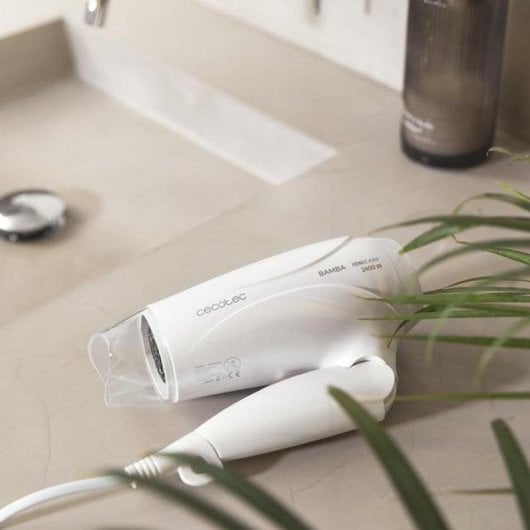 Klappbarer Ionen-Reiseföhn Cecotec Bamba IoniCare TravelWhite 2400W 3 Temperaturstufen 2 Geschwindigkeiten Zubehör Weiß