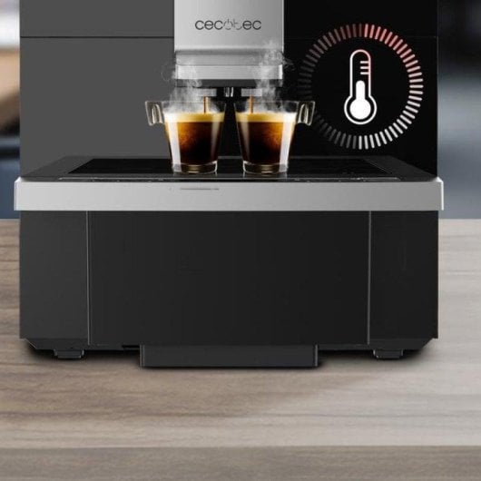 Cafeteira Superautomática Cecotec Cremmaet Coffice 2L 15 bares ecrã tátil e 26 bebidas