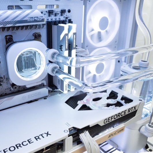 PcCom Custom Ryzen 7 9800X3D / 64GB / 4TB M.2 / RTX 5080 + Windows 11 Pro BAMBOO