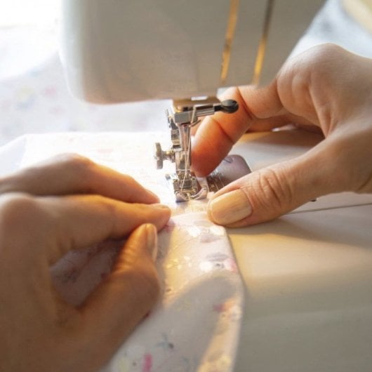 Ufesa SW3003 Performance Máquina de Coser Portátil 30 Puntadas Blanca/Roja