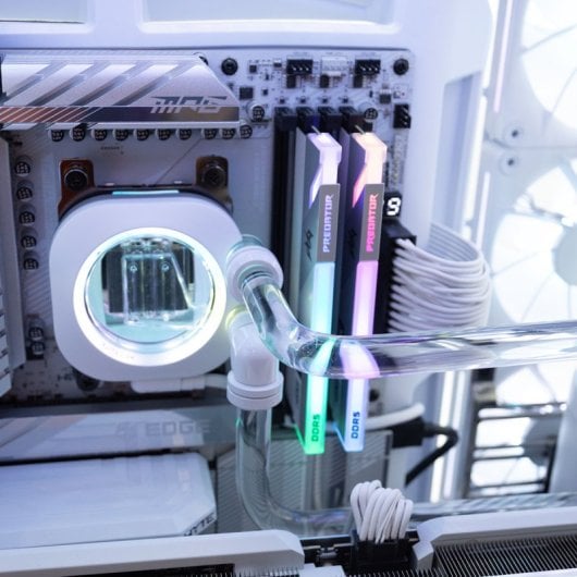 PcCom Custom Ryzen 7 9800X3D / 64GB / 4TB M.2 / RTX 5090 + Windows 11 Pro - Blanco