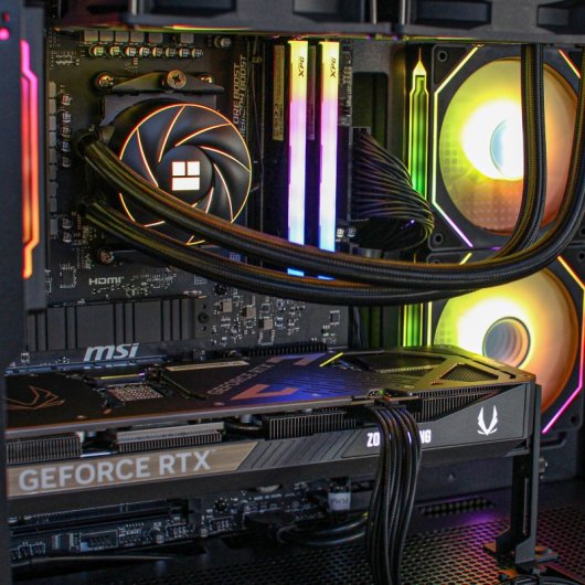 PCM Aeon Synapse Intel Core i7-14700KF/32GB/2TB SSD/RTX 5070 Ti