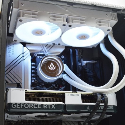 PcCom Studio Intel Core i7-14700KF / 32GB / 2TB SSD / RTX 5070 Ti + Windows 11 Pro