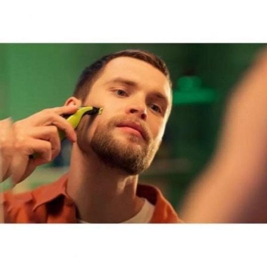 Aparador de Barba Facial Philips Norelco OneBlade QP2724/10 Recarregável 45min Seco e Molhado 3 Pentes